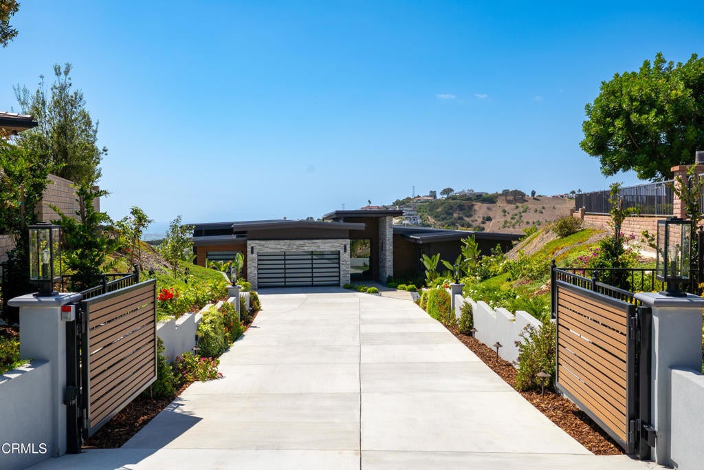 7152 Ridgecrest Court