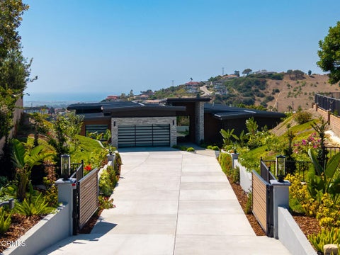 Photo of 7152 Ridgecrest Court, Ventura, CA 93003 (MLS # V1-38671)