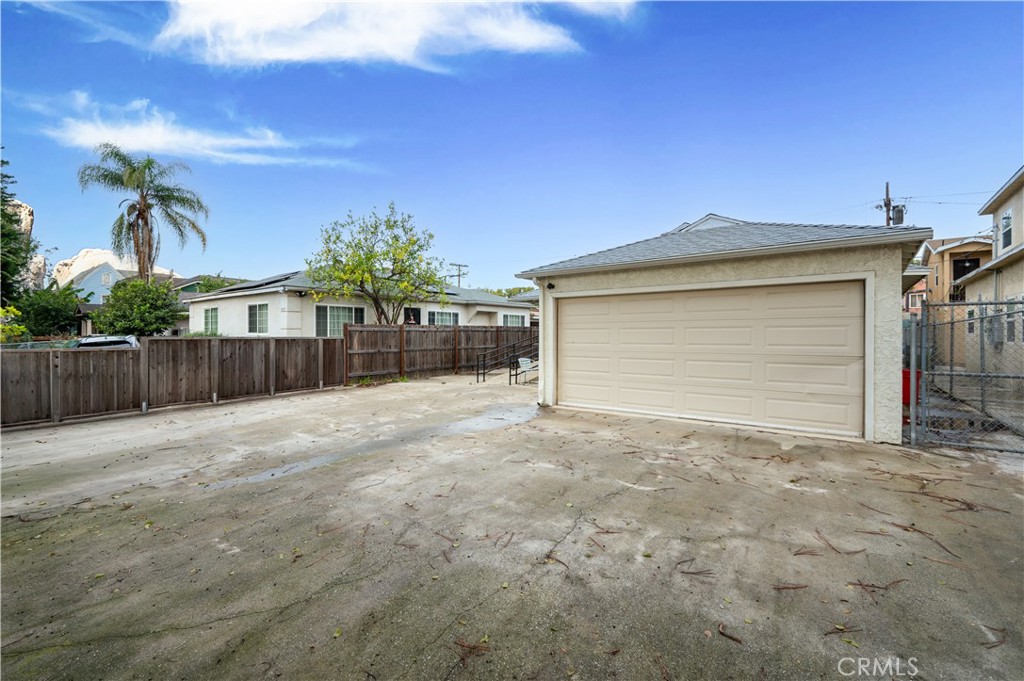 833 W 41st Drive
