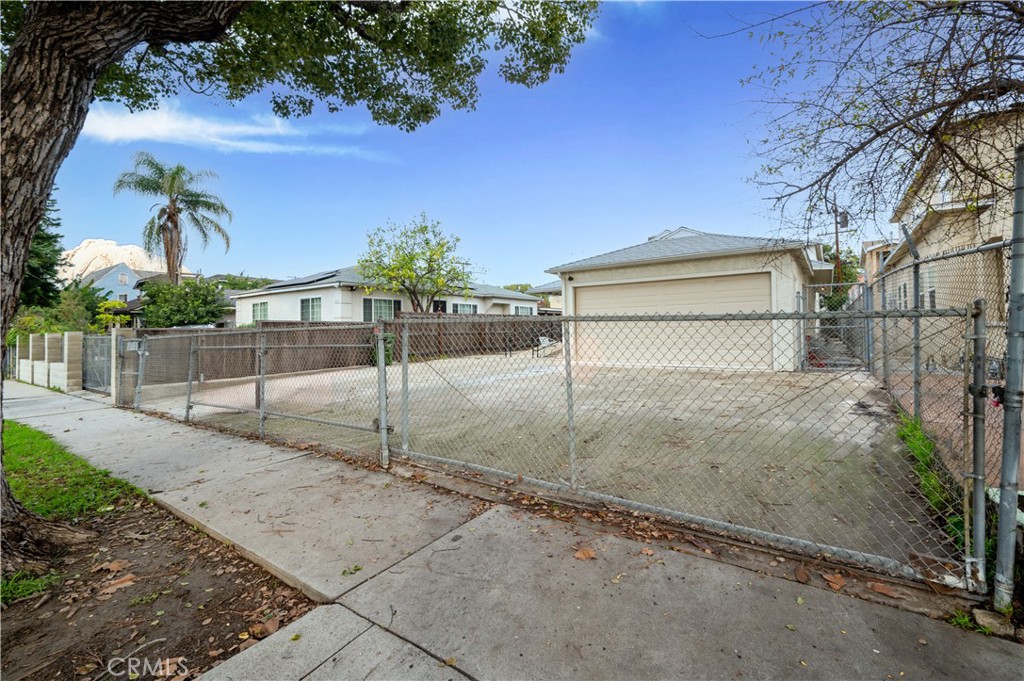 833 W 41st Drive