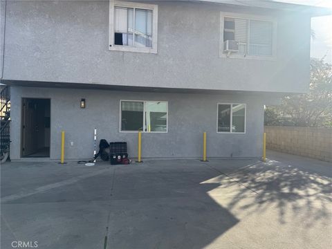 Photo of 11624 208th St, Lakewood, CA 90715 (MLS # CV26045989)