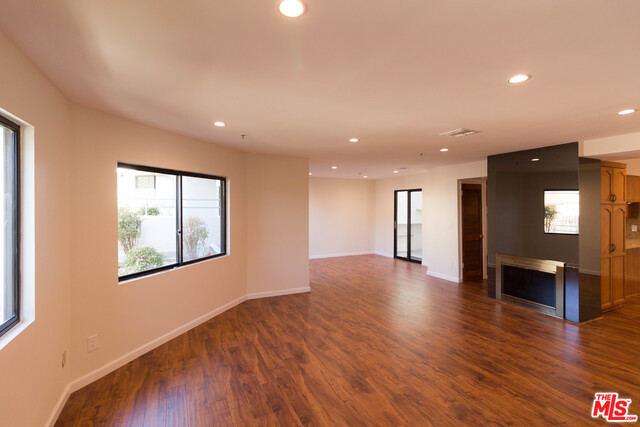 301 W Loraine Street 8