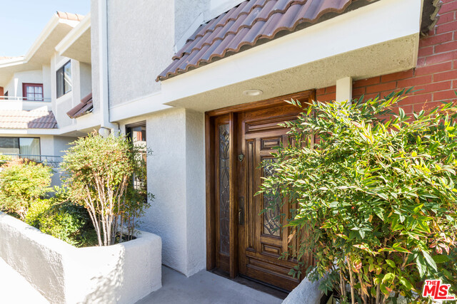301 W Loraine Street 8