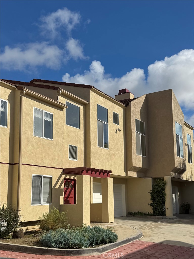 2554 ORANGE Avenue E