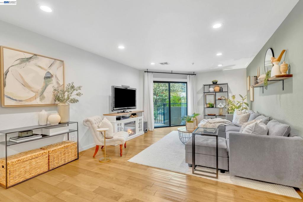 1201 Alta Vista Dr 108