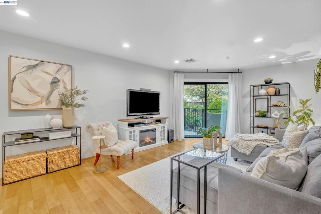 1201 Alta Vista Dr 108