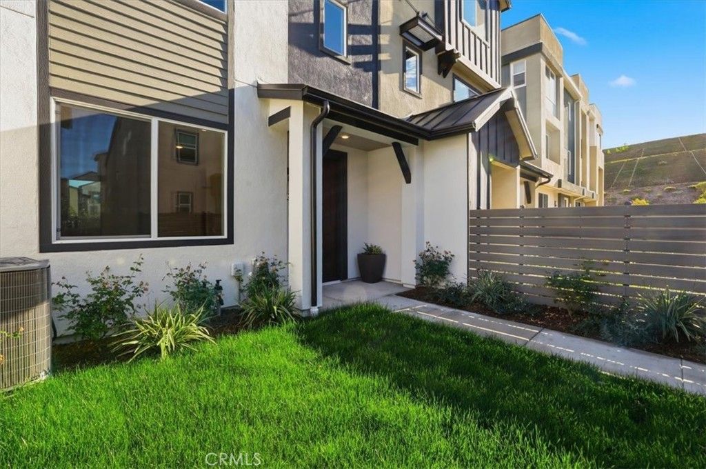 Photo of 27323 Seven Oaks Lane, Valencia, CA 91381 (MLS # IV25278788)