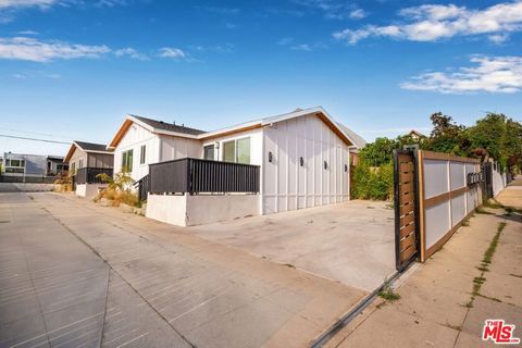 Photo of 4727 W 18th Street #4, Los Angeles, CA 90019 (MLS # 26726781)