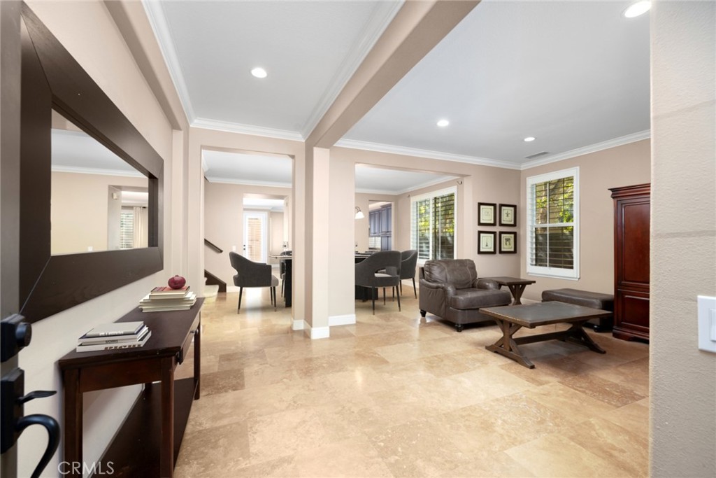 22 Kingsway Dr