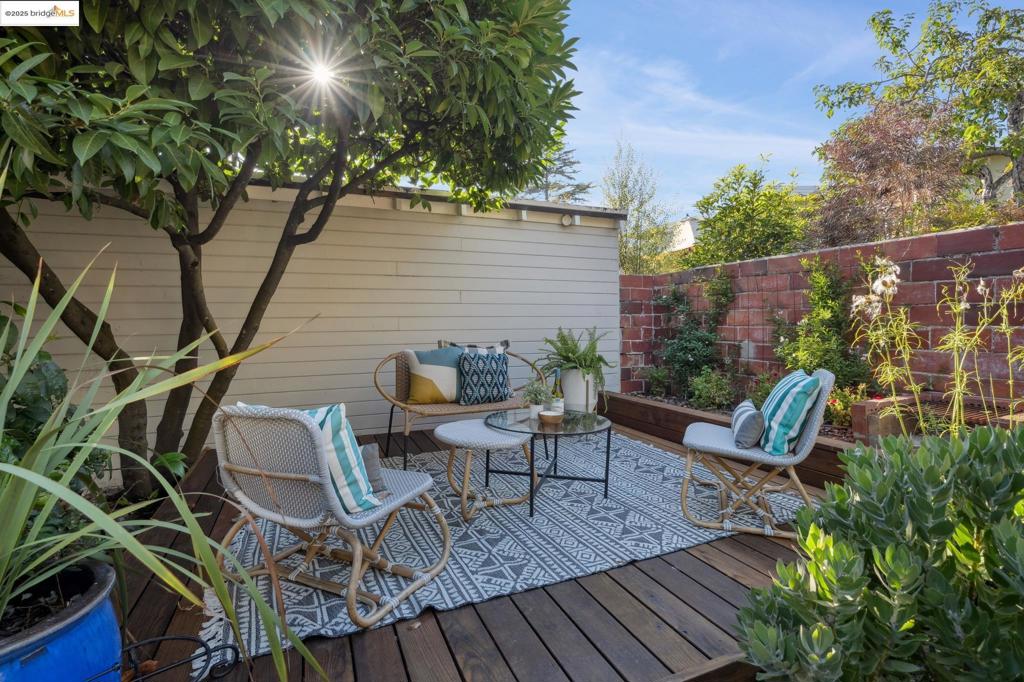 THOUSAND OAKS - Residential