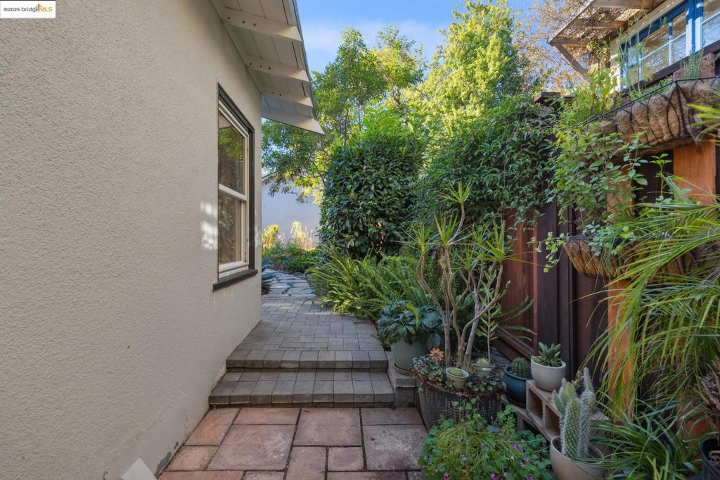 THOUSAND OAKS - Residential