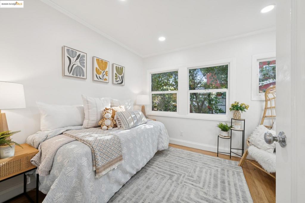 THOUSAND OAKS - Residential