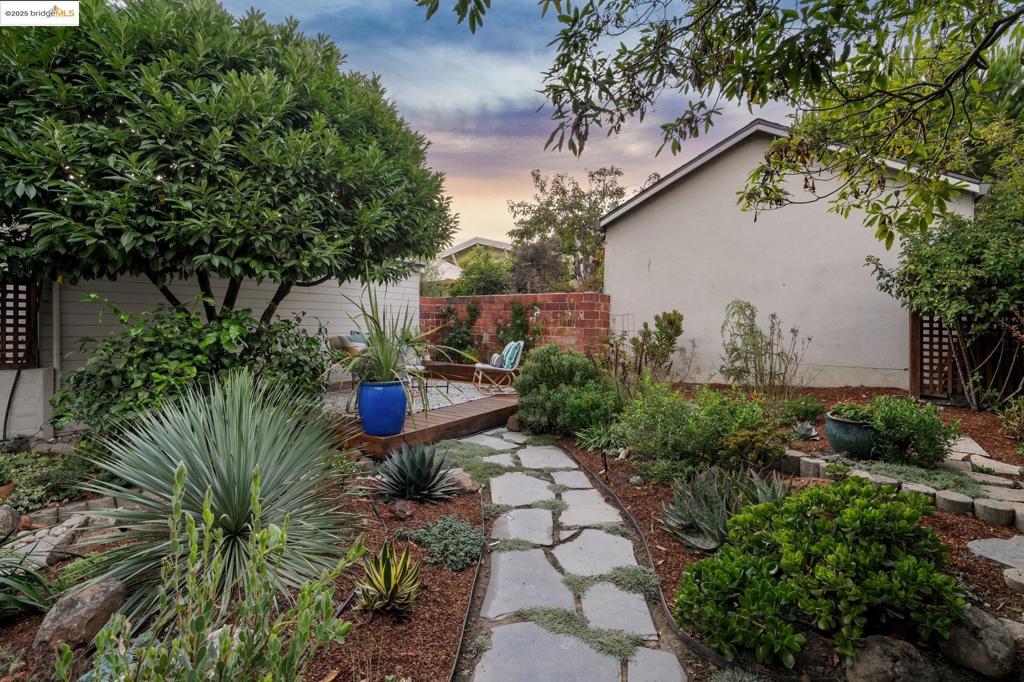 THOUSAND OAKS - Residential