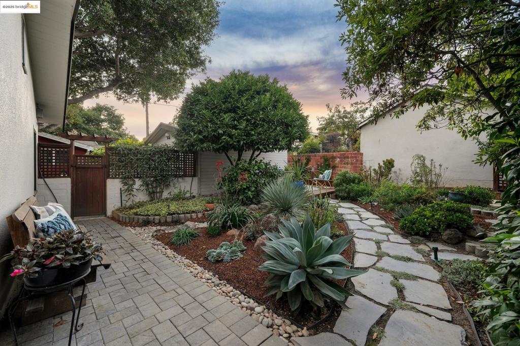 THOUSAND OAKS - Residential