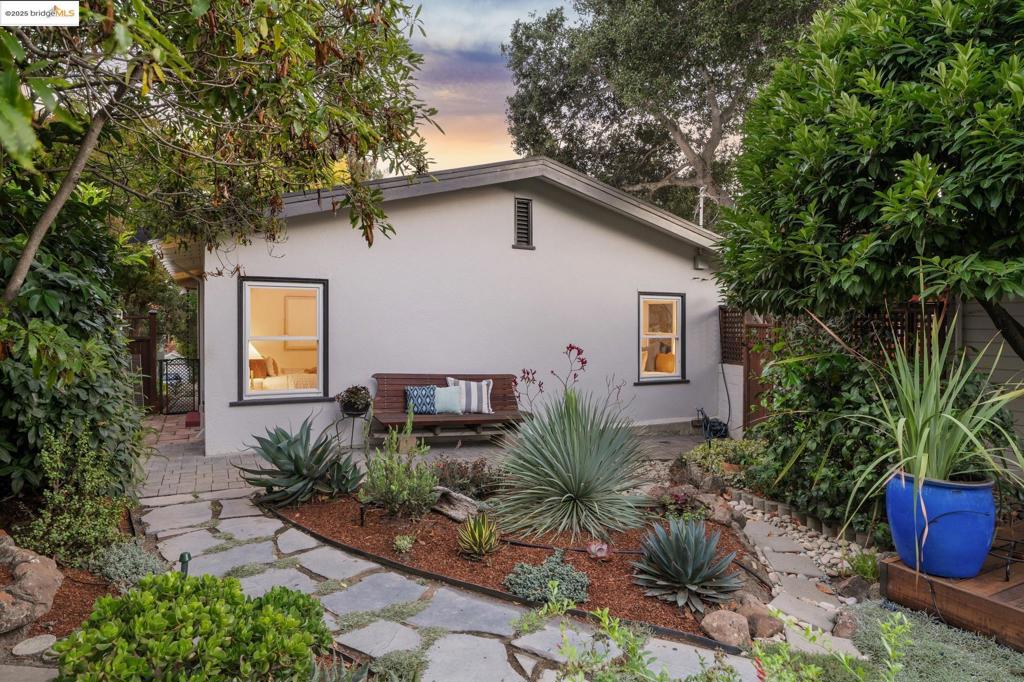 THOUSAND OAKS - Residential