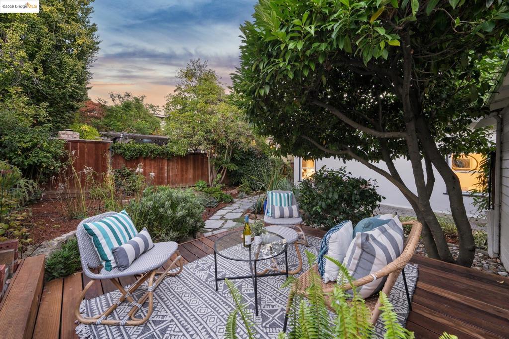 THOUSAND OAKS - Residential