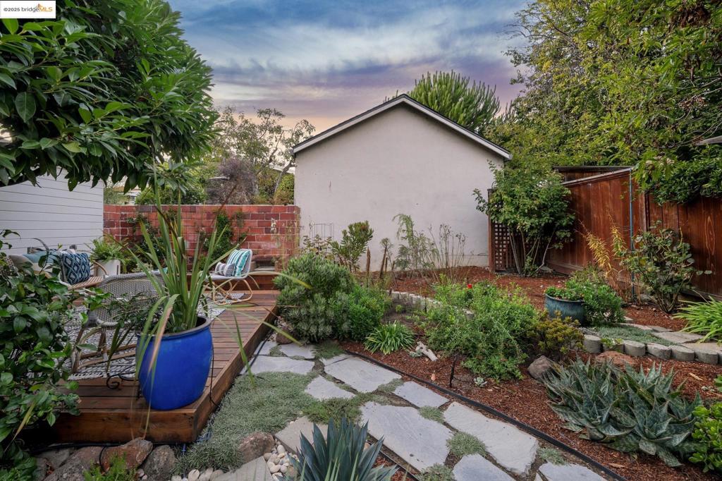 THOUSAND OAKS - Residential