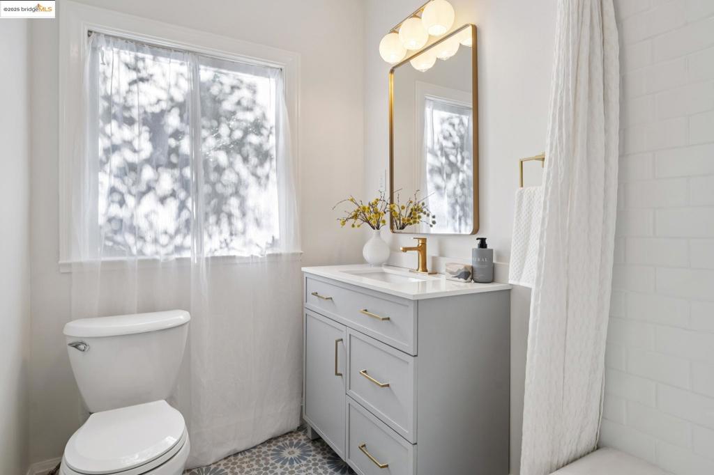 THOUSAND OAKS - Residential