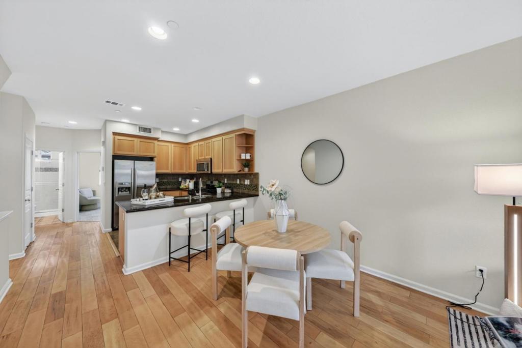650 Almaden Walk Loop