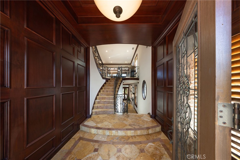 5612 OCEAN VISTA Drive