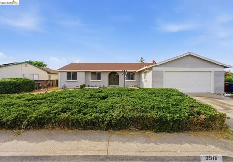 Photo of 3918 Chatworth ST ST, Pittsburg, CA 94565 (MLS # 41136628)
