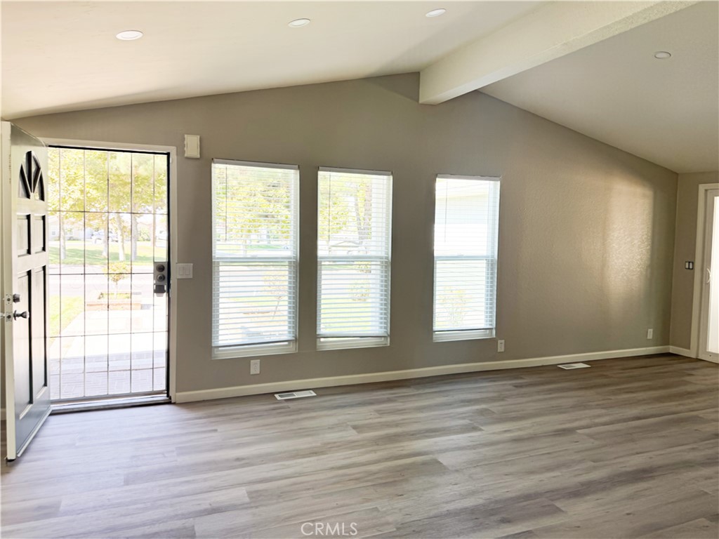 10961 Desert Lawn Drive 21