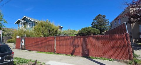 Photo of 1729 8th Street, Berkeley, CA 94710 (MLS # ML82041832)