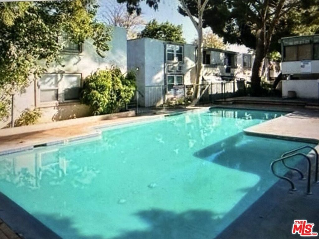 Photo of 18620 Hatteras Street #145, Tarzana, CA 91356 (MLS # 26662671)