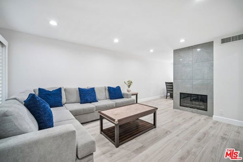 Photo of 7714 Via Sorrento #22, Burbank, CA 91504 (MLS # 26834827)