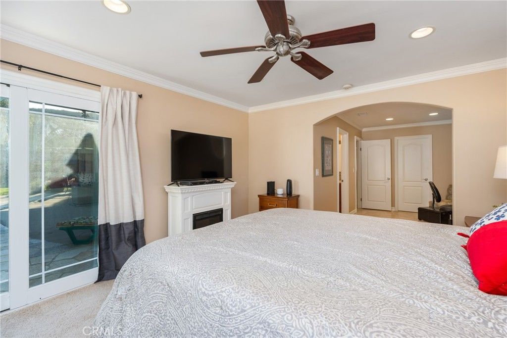 listing image 130725501623112921177