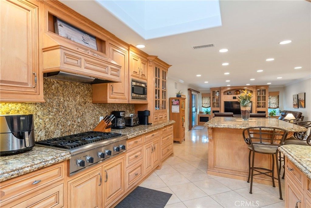 listing image 130729954663173215367