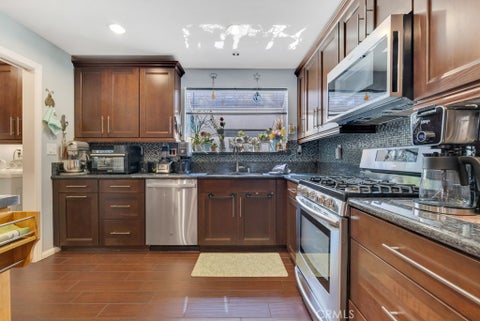 Tiny photo for 6646 Berquist AVE, West Hills, CA 91307 (MLS # SR26215766)