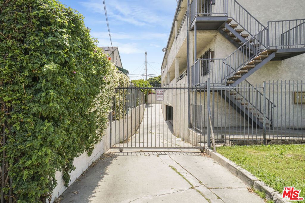 listing image 130725725922678608421
