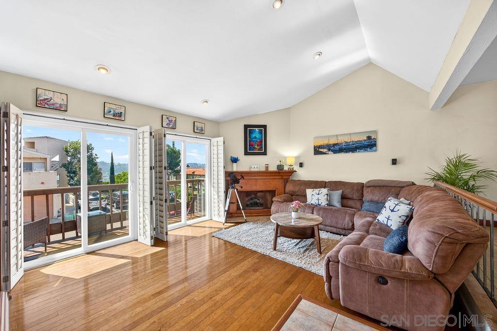 6998 Camino Degrazia