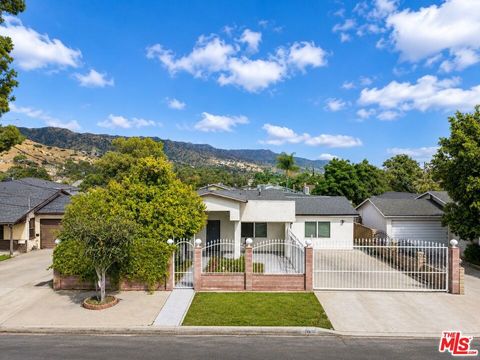 Photo of 7640 Greg Avenue #A, Sun Valley, CA 91352 (MLS # 26830375)