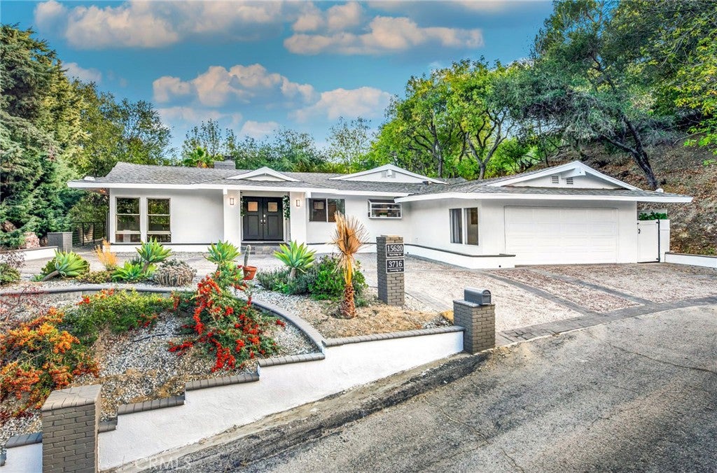 3716 Crownridge DR