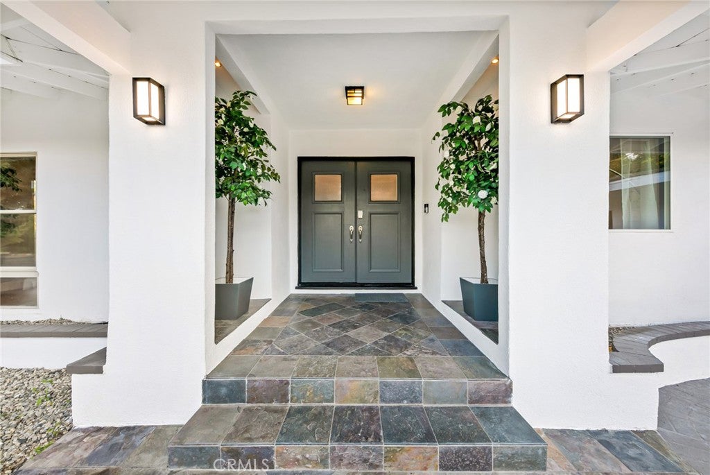 3716 Crownridge DR, Sherman Oaks CA 91403