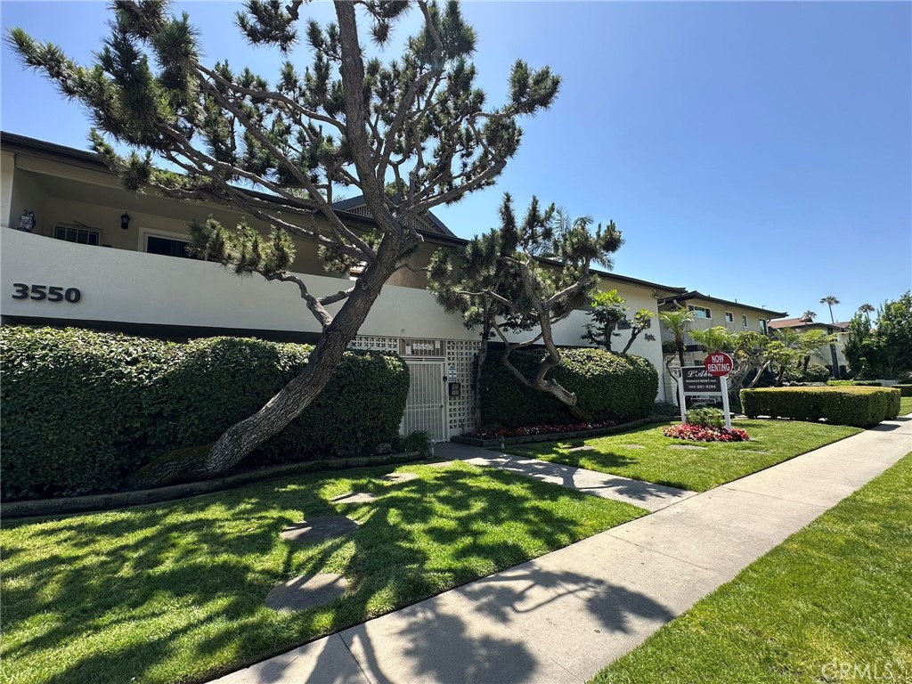 3546 3550 Los Flores Boulevard