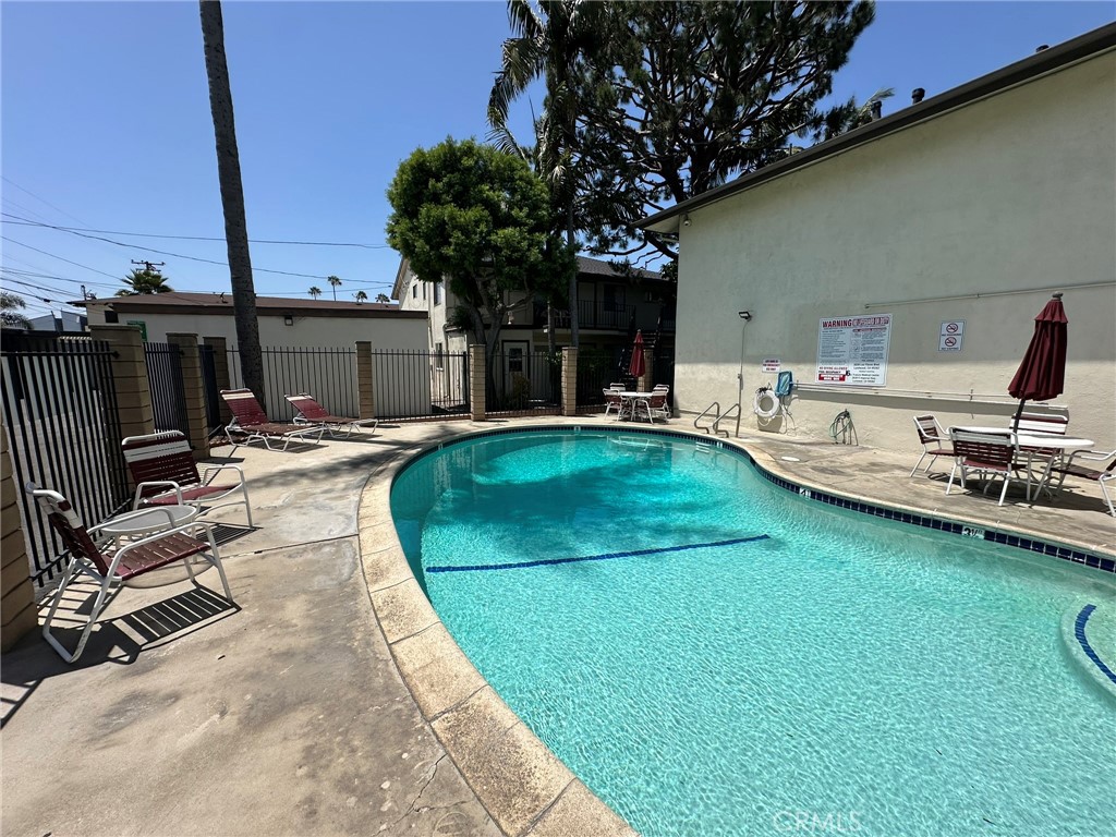 3546 3550 Los Flores Boulevard