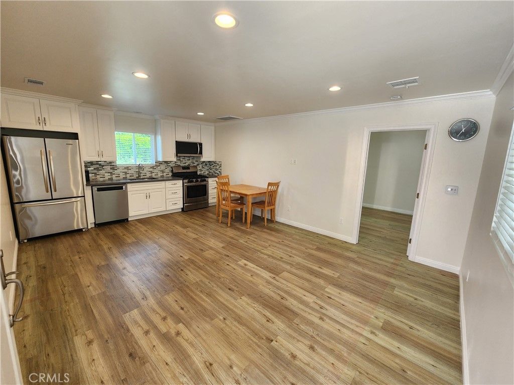Photo of 5706 Willis Ave, Sherman Oaks, CA 91411 (MLS # SR25246200)