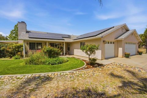 Photo of 2417 Robertson St, Ramona, CA 92065 (MLS # 260007820SD)