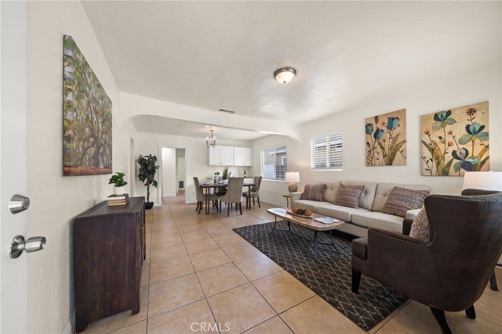 1547 W 65th