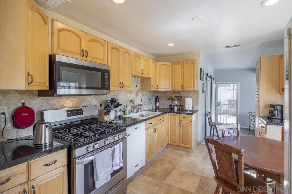 4033 Loma Alta Dr