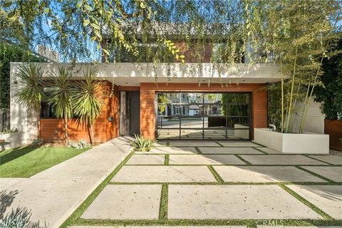 Photo of 4242 Vantage Avenue, Studio City, CA 91604 (MLS # SR26028381)