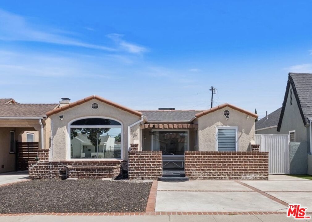 2137 W 84th Place, Los Angeles CA 90047