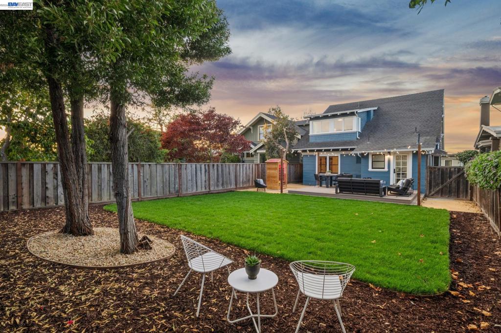 3868 GREENWOOD AVE