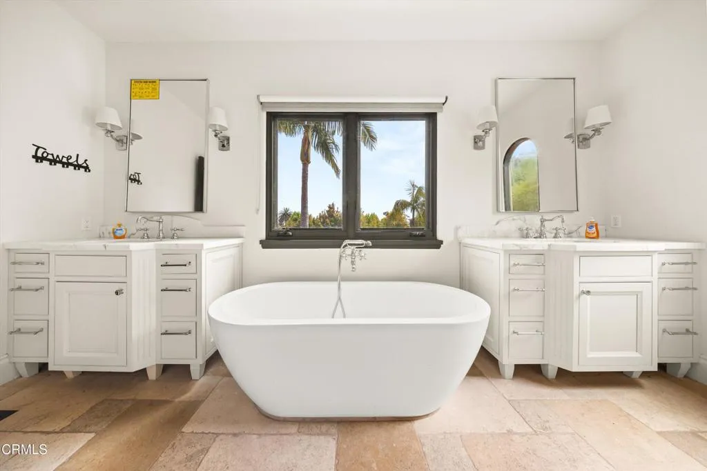 Montecito, California 93108, United States, 4 Bedrooms Bedrooms, ,4 BathroomsBathrooms,Residential,Active,247479