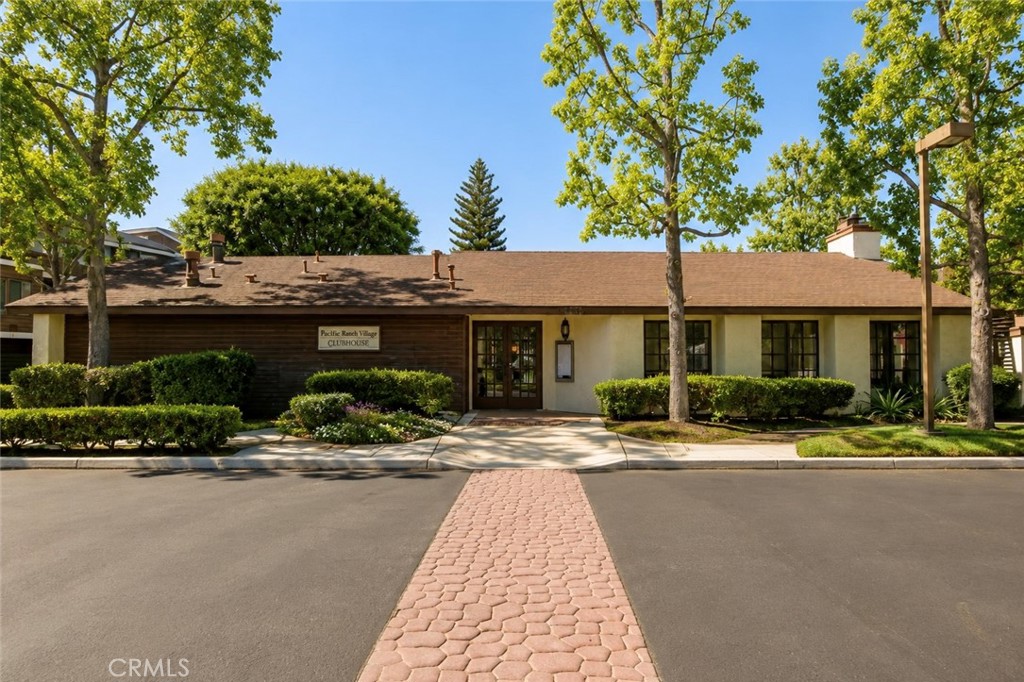 13110 Creek View 202