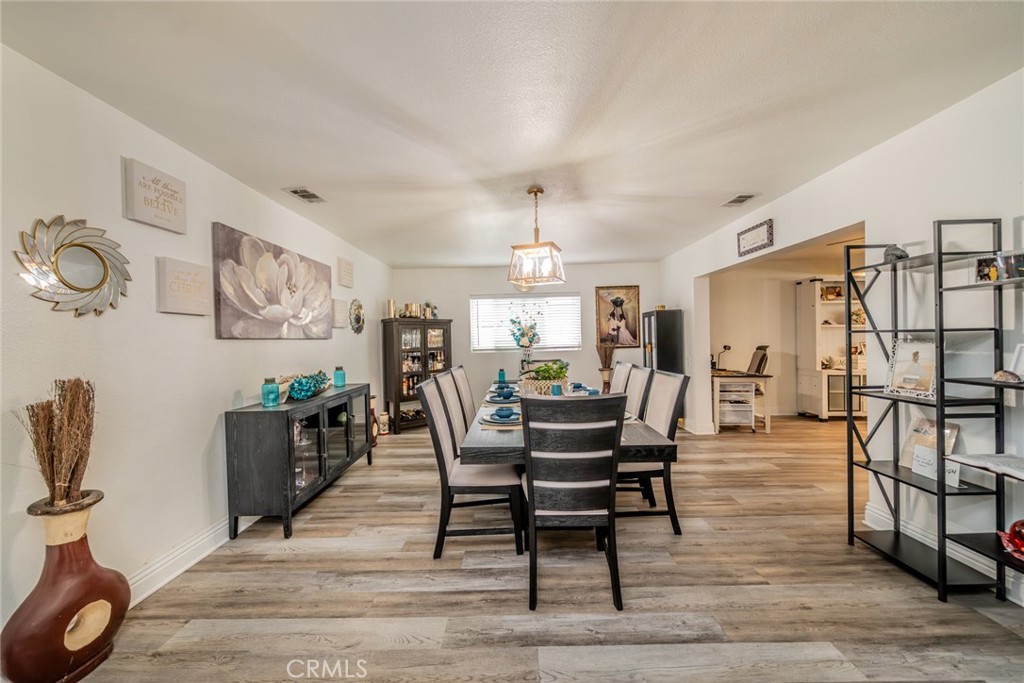5312 N Mountain View