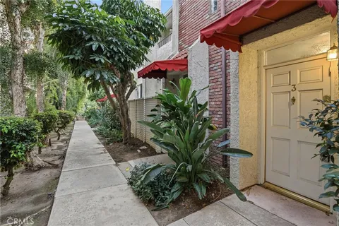 6540 Hayvenhurst Avenue Unit 3, Lake Balboa, CA 91406 - MLS#: SR25262795